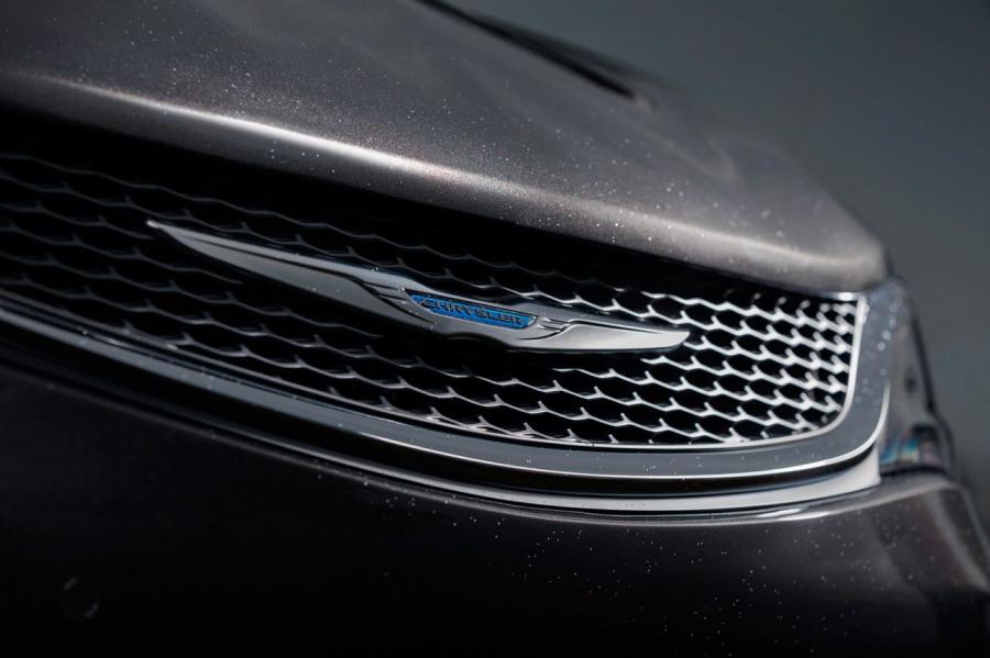  Chrysler 200 2015 года  (фото 128 из 207)